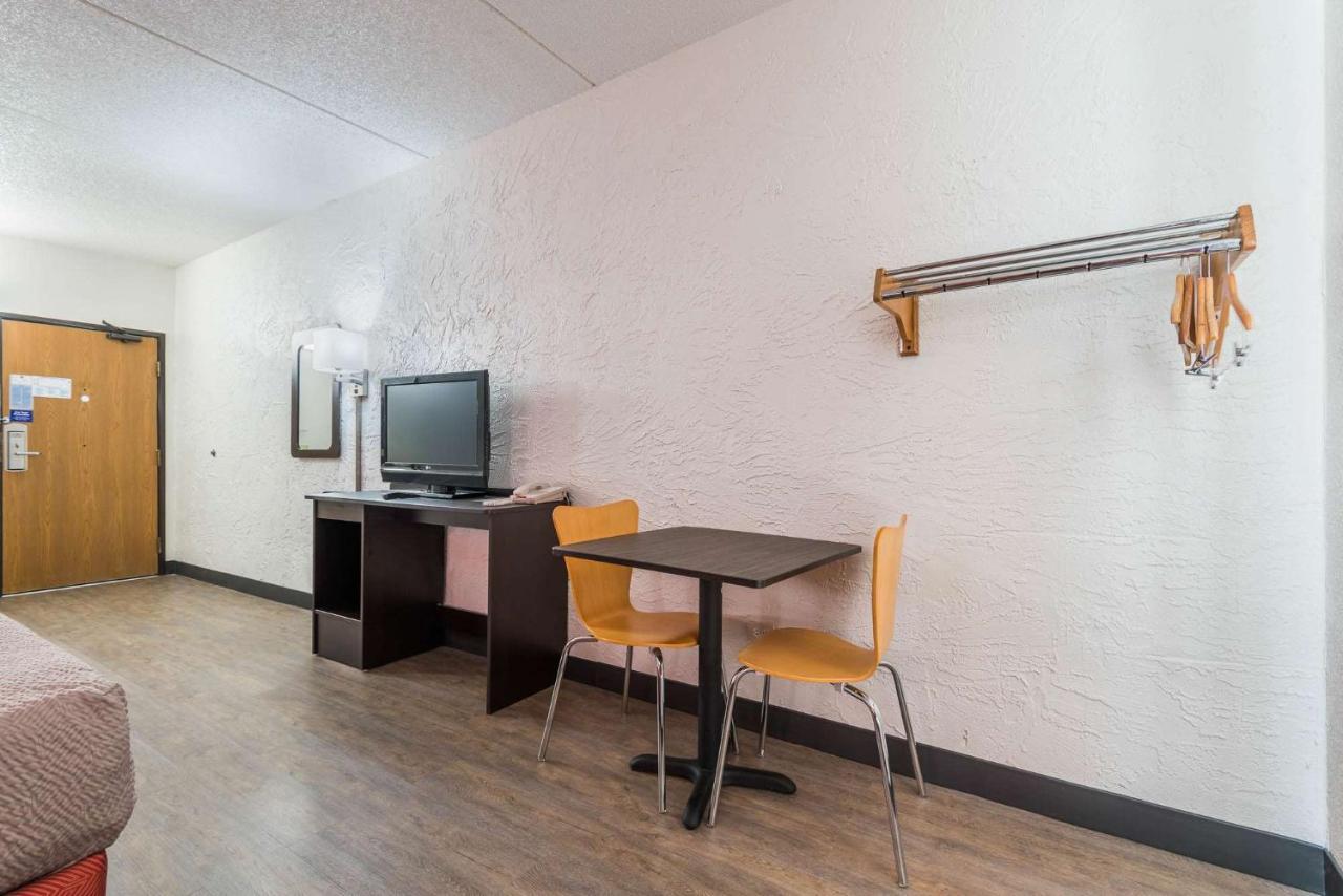 Motel 6-Bridgeview, Il Eksteriør billede